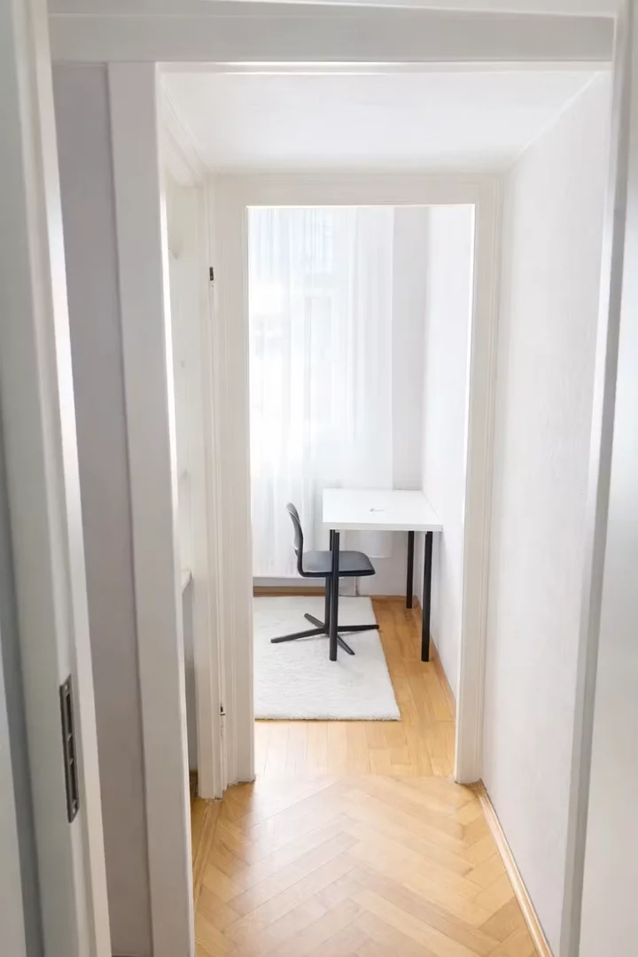 Habitación estudiantil económica cerca del campus en 