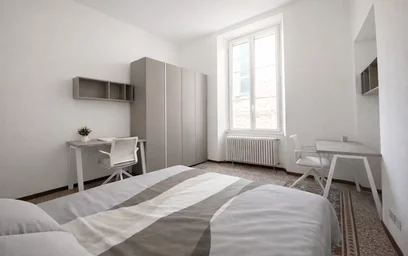 Bright private room in {area}