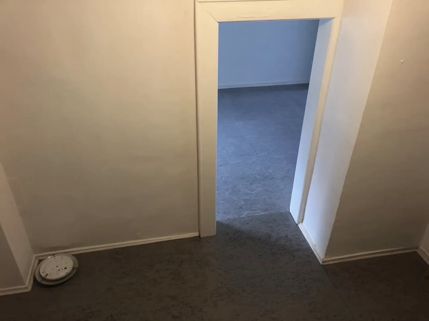 Habitación estudiantil luminosa y aireada con fácil acceso a la universidad en 