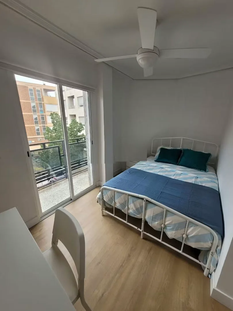 Chambre conviviale pour les étudiants dans avec des équipements modernes
