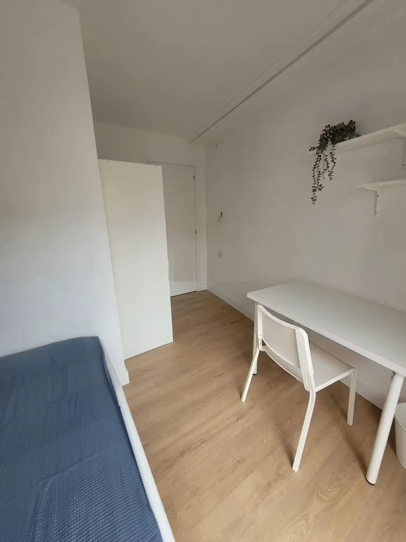 Chambre d'étudiant bon marché à proximité du campus dans