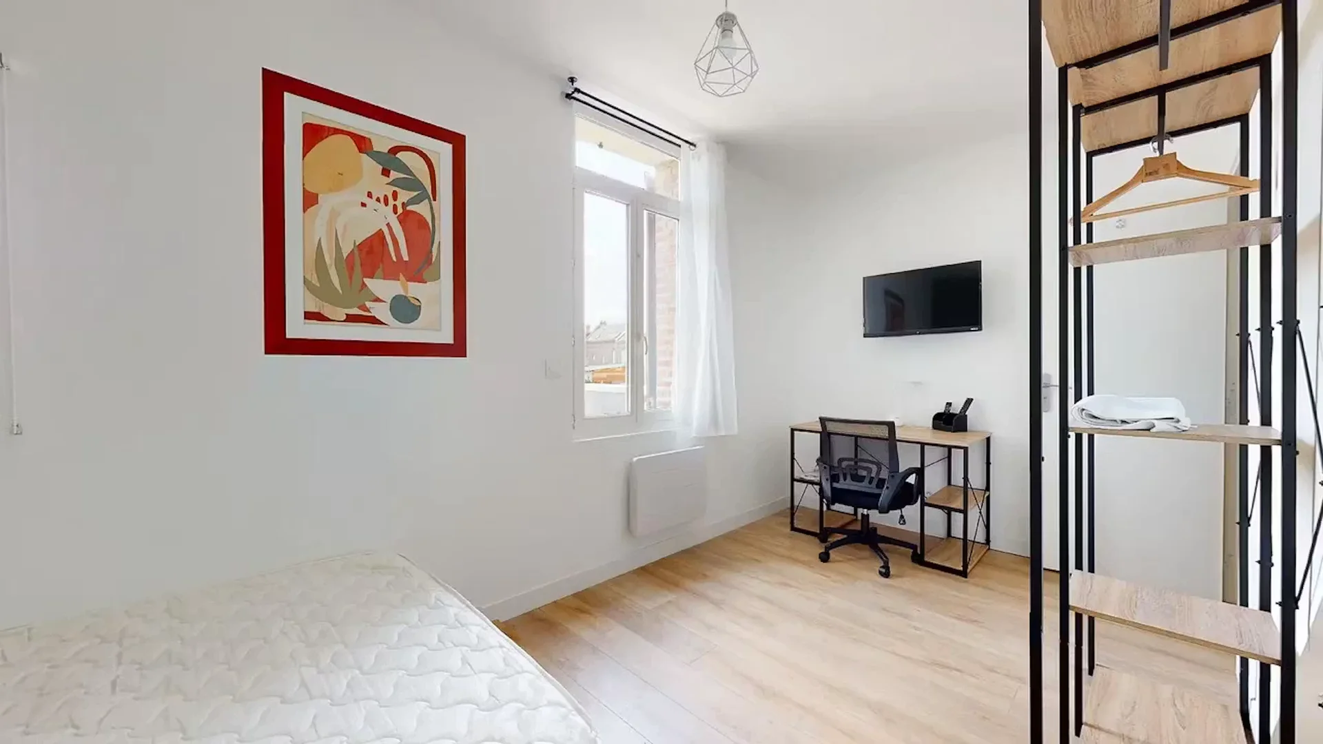 Habitación estudiantil económica con ubicación conveniente en