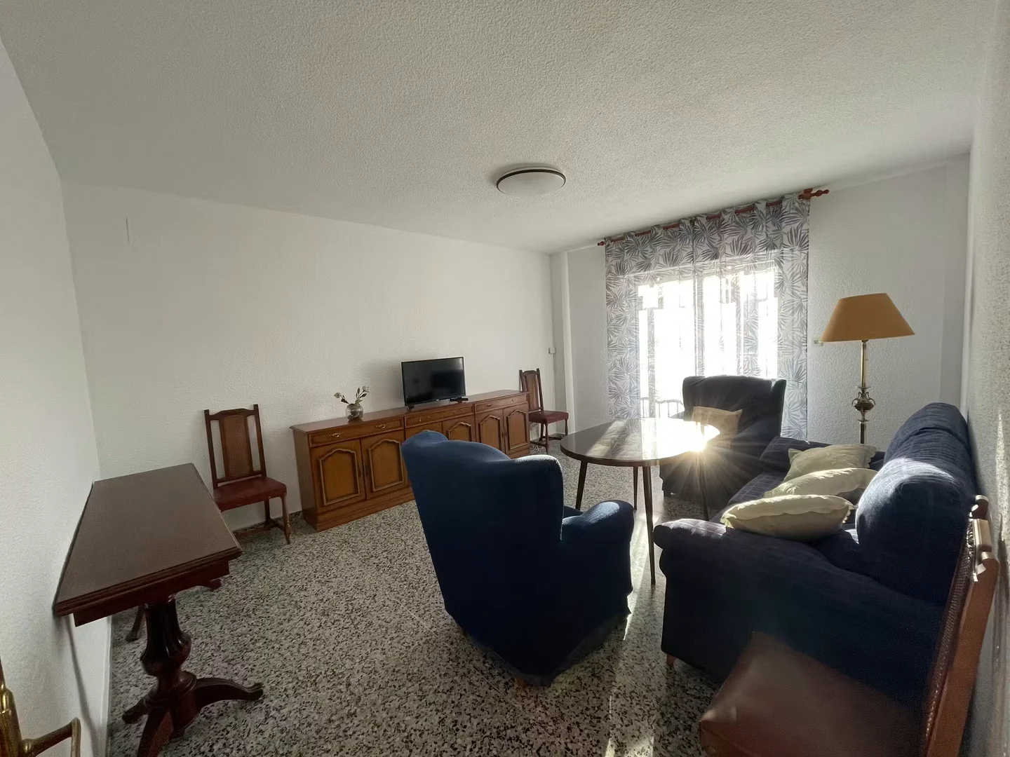 Quarto de estudante económico com localização conveniente em