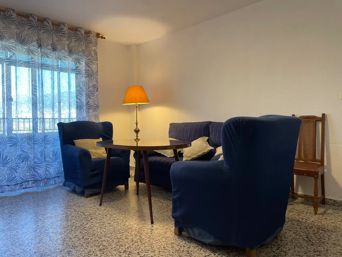 Quarto para alugar em apartamento de estudantes em , totalmente mobilado