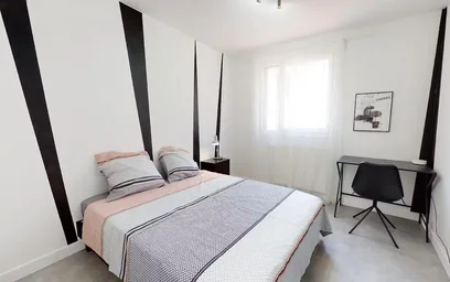 Quarto barato em {area}