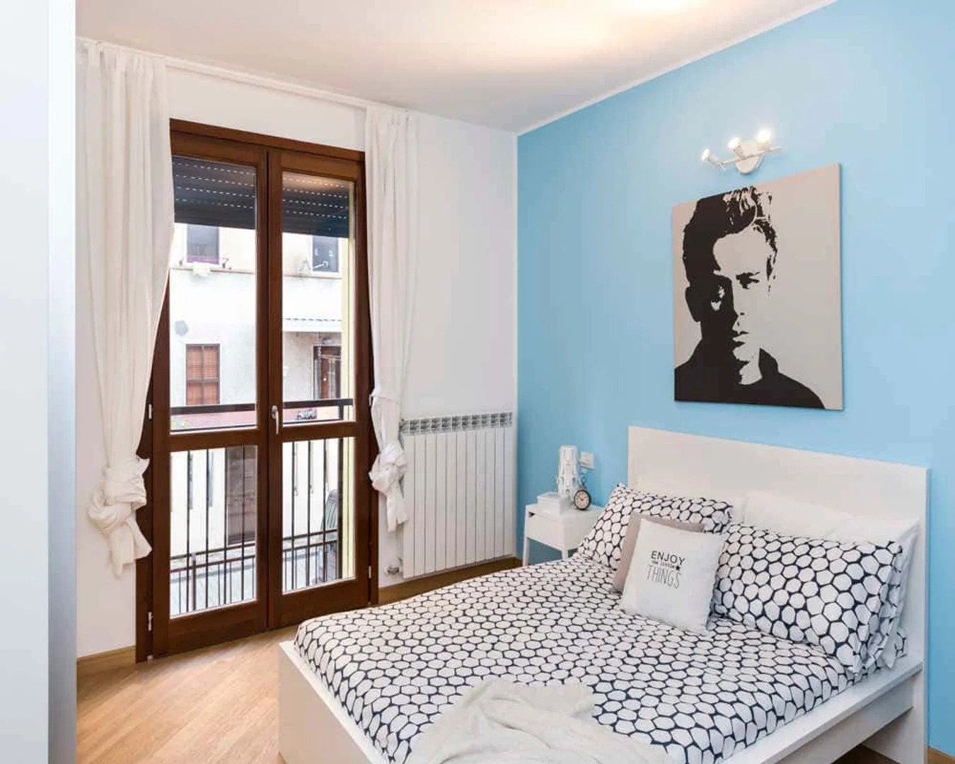 Chambre confortable pour étudiants disponible dans