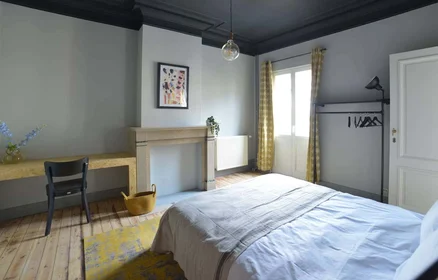 Private room at Rue de l'Inquisition 24, 1000 Bruxelles, Belgium, image 1 of 10