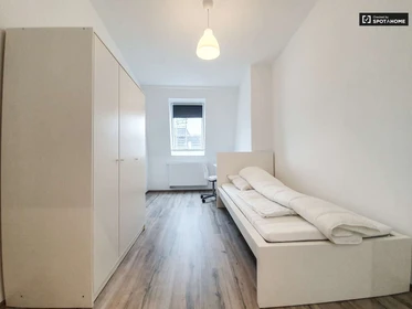 Cheap private room in Berlin