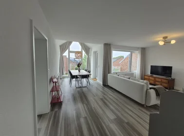Apartamento inteiro em Rheinbrohler Weg 24, imagem 1 de 22