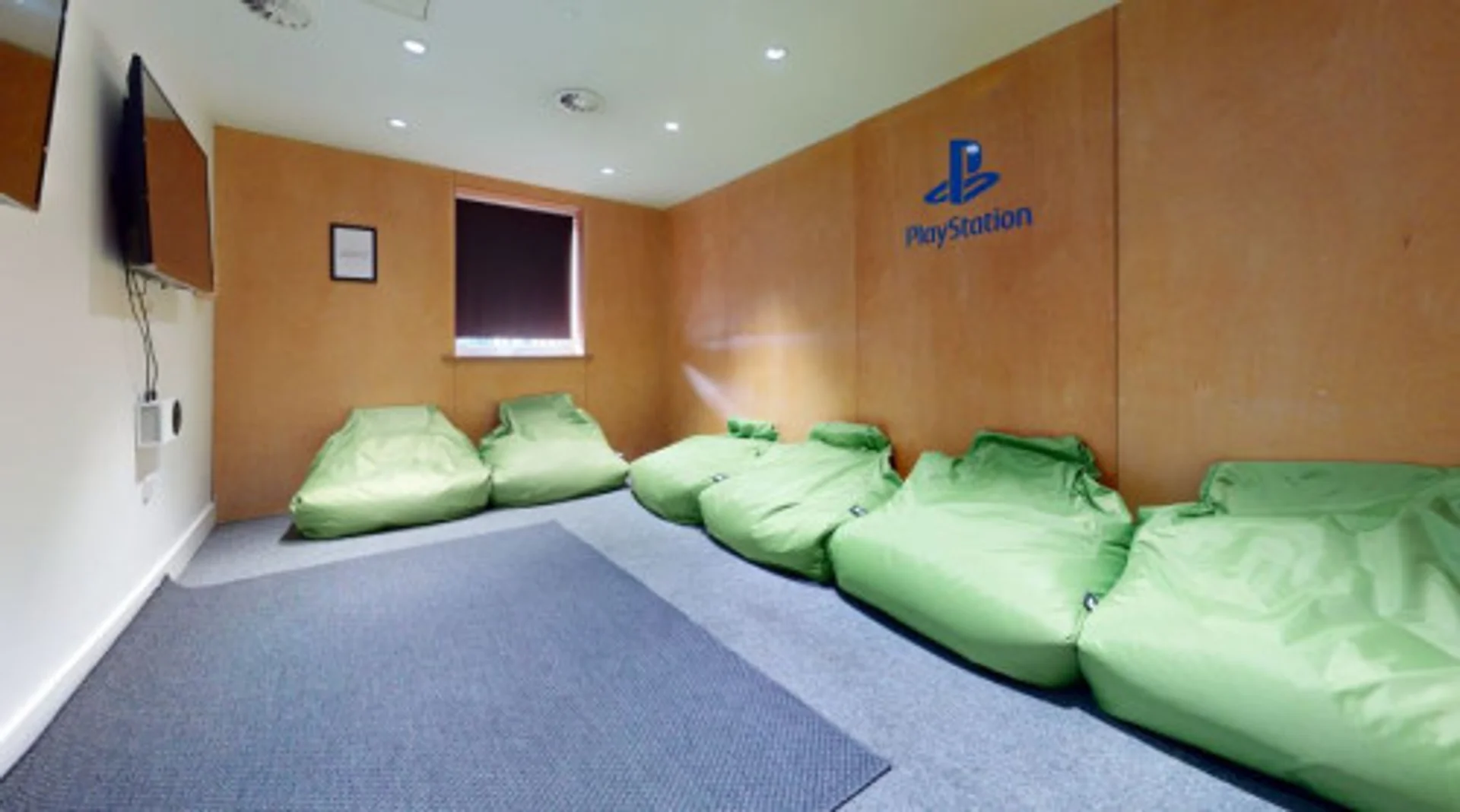 Room for rent in student apartment in , fully furnished