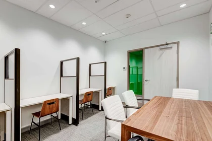 Logement entier en résidence à 2416 16 Ave NW, Calgary, AB T2M 5C7, Canada, image 25 de 34