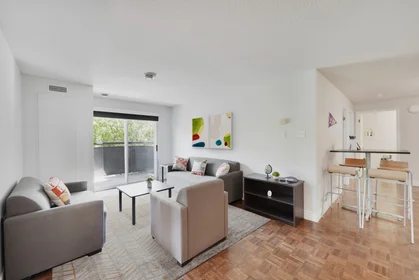 Gesamte Unterkunft im Wohnheim in der 75 Ann St, London, ON N6A 1P9, Canada, bild 21 von 35