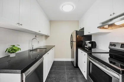 Gesamte Unterkunft im Wohnheim in der 75 Ann St, London, ON N6A 1P9, Canada, bild 22 von 35