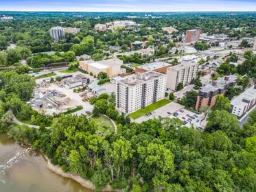 Gesamte Unterkunft im Wohnheim in der 75 Ann St, London, ON N6A 1P9, Canada, bild 30 von 35