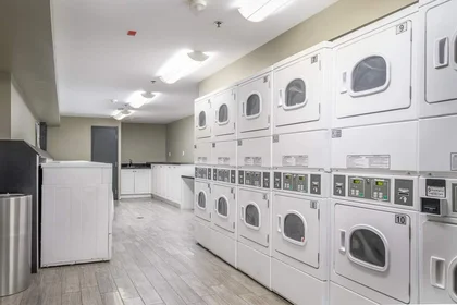 Gesamte Unterkunft im Wohnheim in der 75 Ann St, London, ON N6A 1P9, Canada, bild 34 von 35
