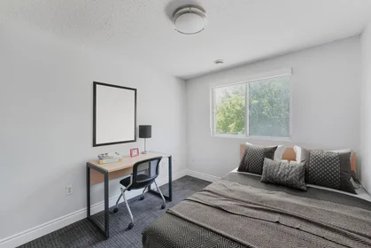 Gesamte Unterkunft im Wohnheim in der 75 Ann St, London, ON N6A 1P9, Canada, bild 6 von 35