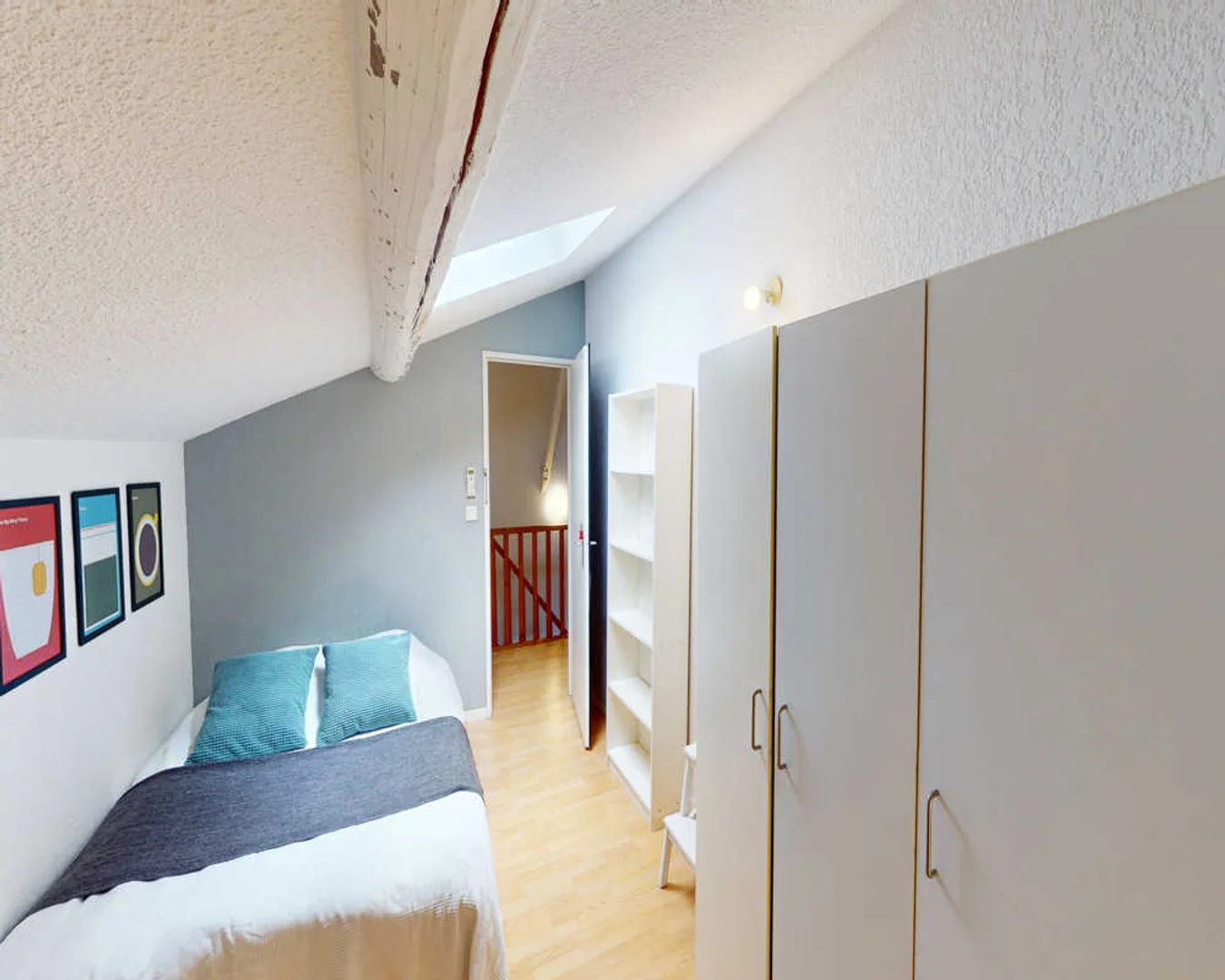 Bright and airy student room with easy university access in 