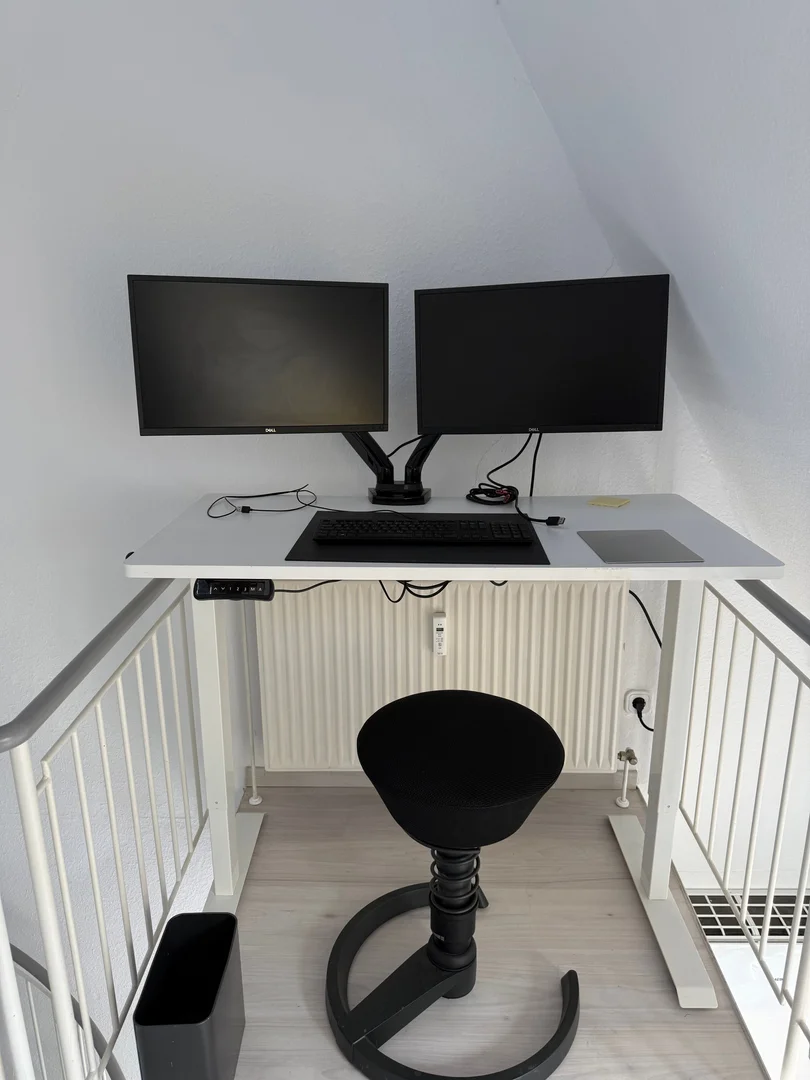Chambre d'étudiant à avec espace d'étude et installations communes