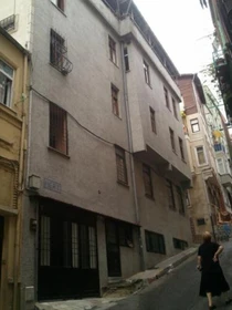 Istanbul de çift kişilik yataklı kiralık oda