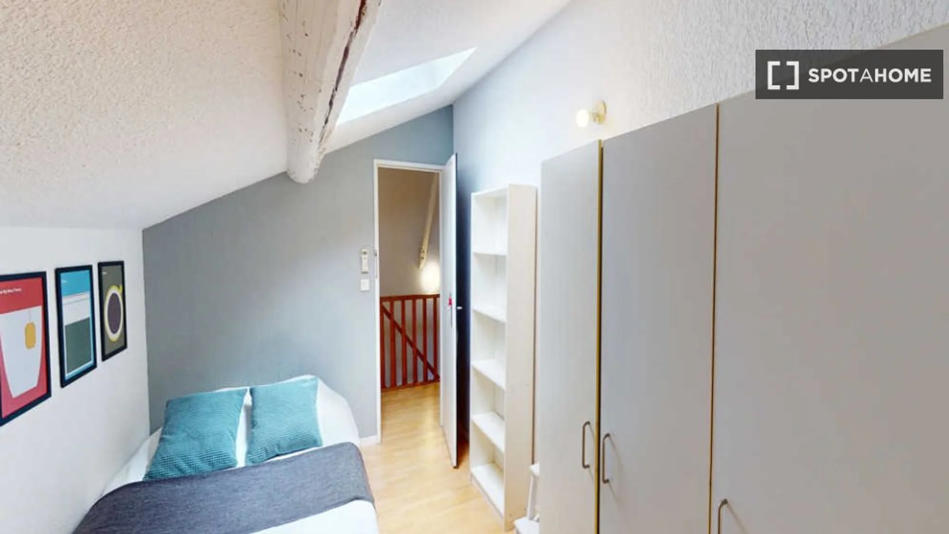 Budget-friendly student room close to campus in 