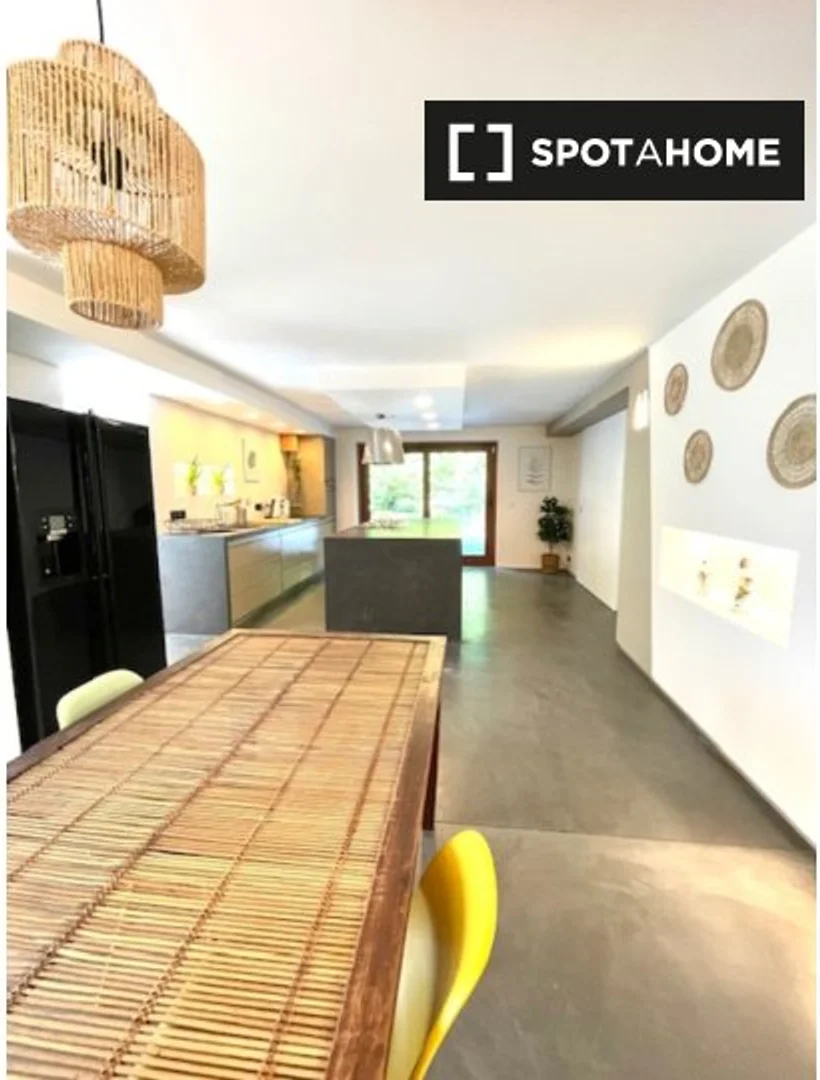 Student-friendly room in  with modern amenities