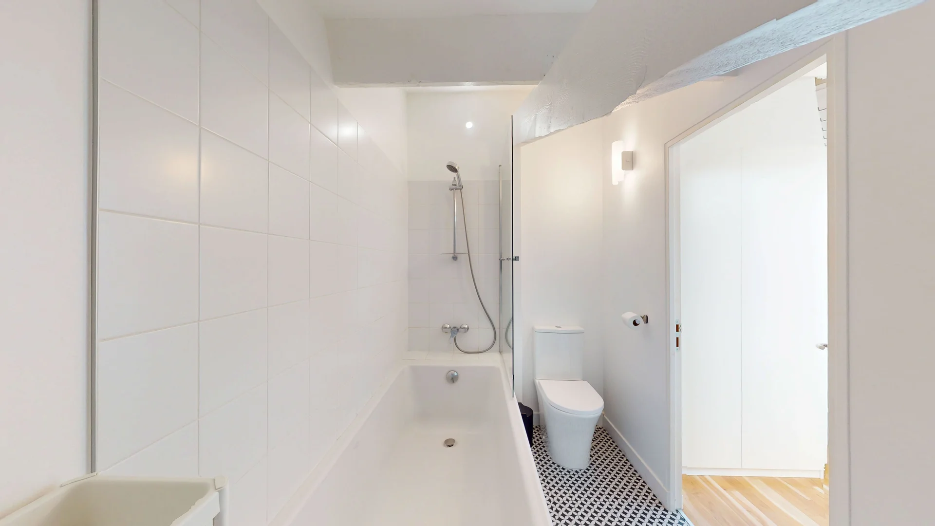 Economical student room with convenient location in 