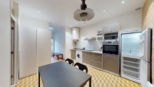 Private room at 138 bis Rue des Murlins, image 1 of 10