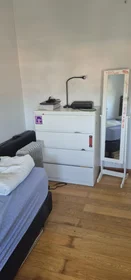Habitación privada en Rua do Tejo, imagen 1 de 6