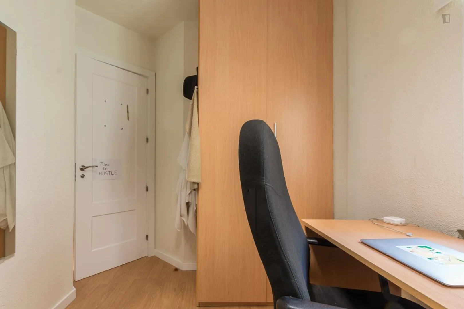 Quarto de estudante funcional perfeito para estudar em 
