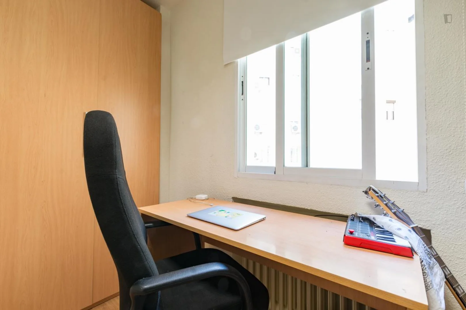 Quarto de estudante económico perto do campus em 
