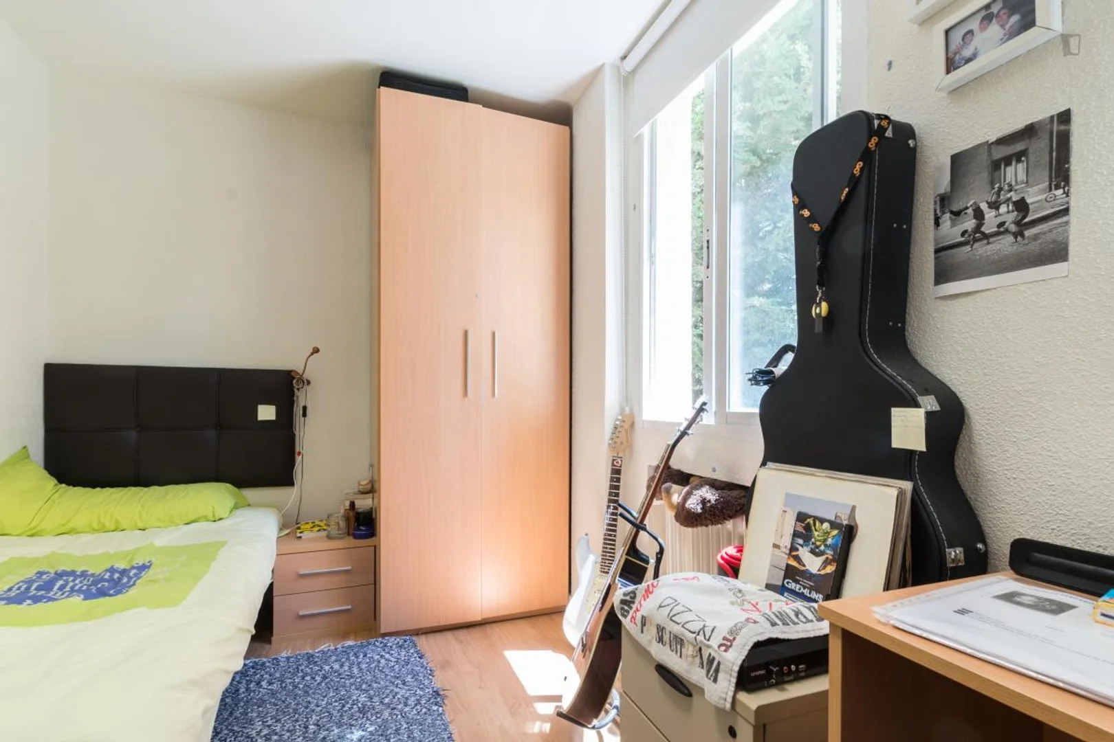 Habitación estudiantil amplia y cómoda en 