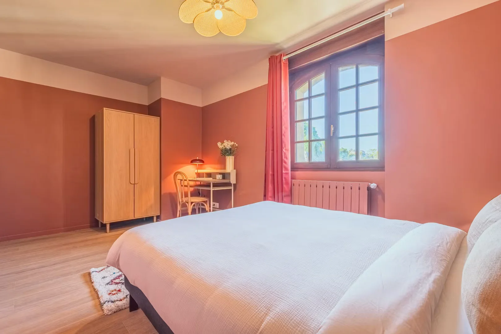 Habitación estudiantil económica cerca del campus en 