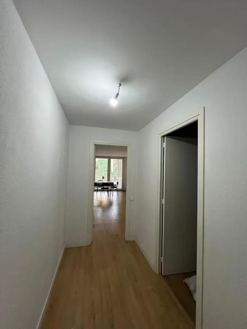 Quarto de estudante económico com localização conveniente em 