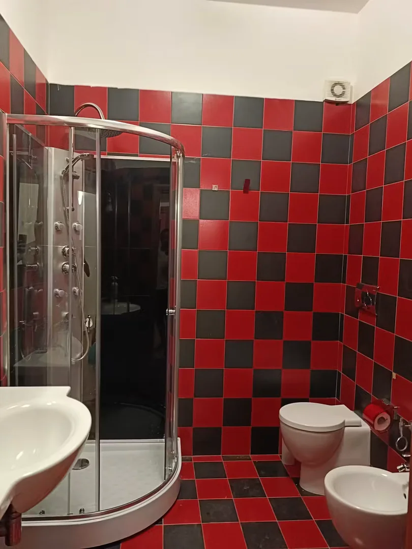 Quarto para alugar em apartamento de estudantes em , totalmente mobilado