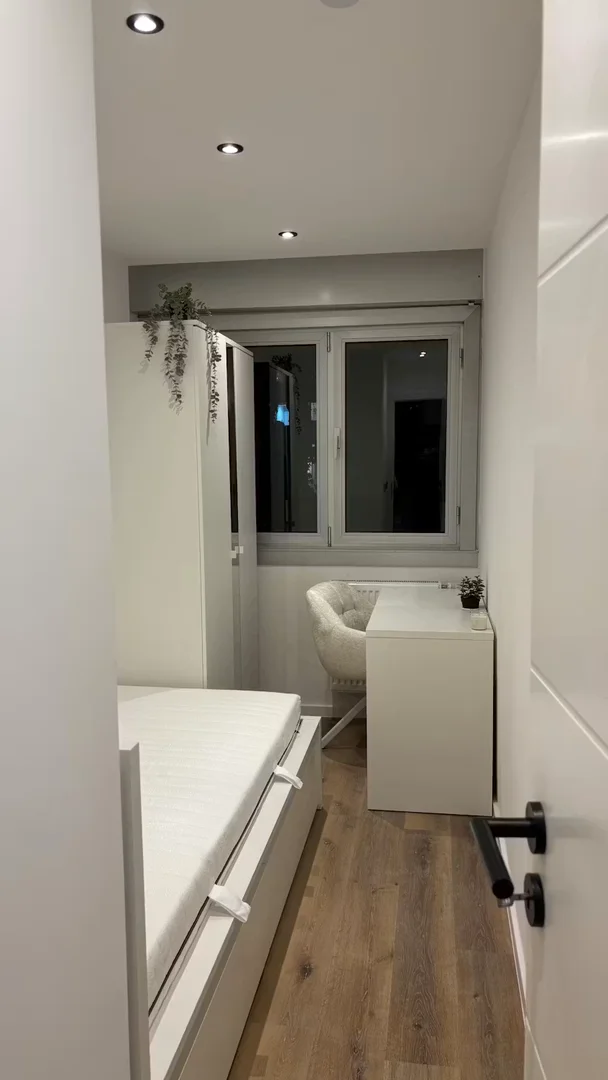 Zimmer in Studentenwohnung in zu vermieten, voll möbliert