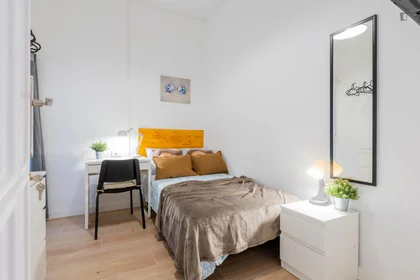 Private room at Carrer d'Honorat Juan, image 1 of 27