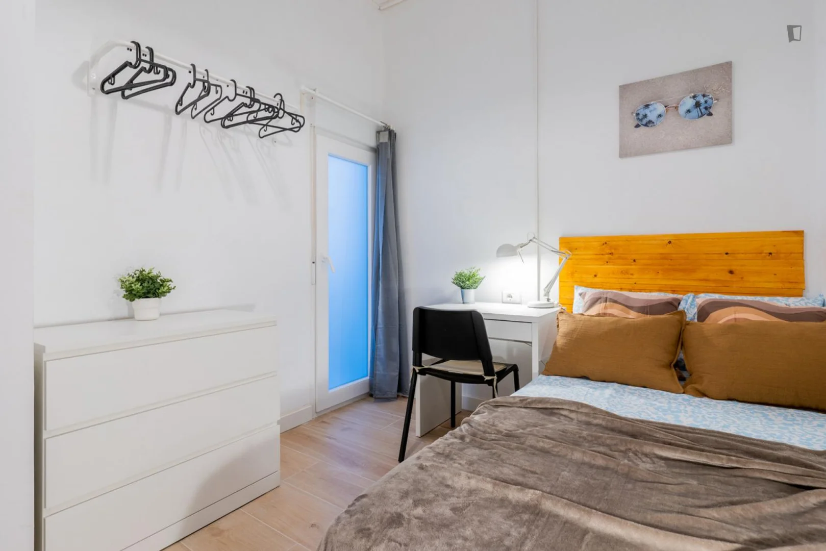 Room for rent in student apartment in , fully furnished