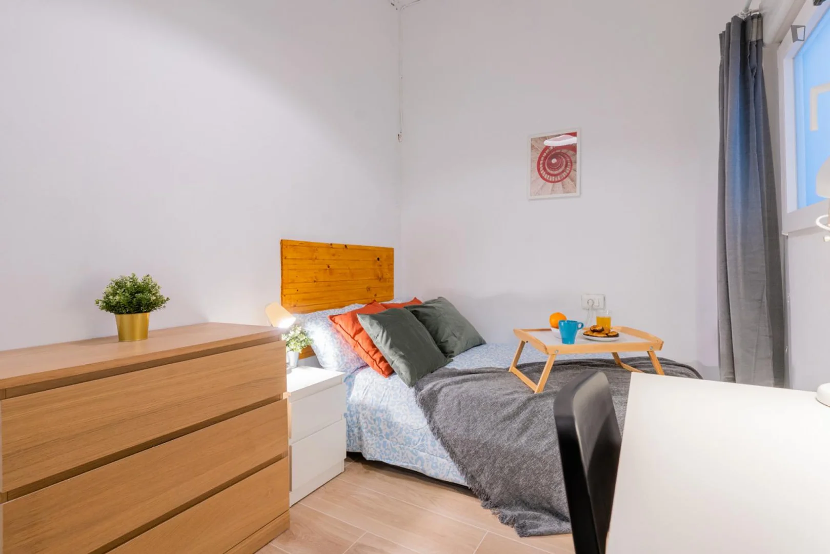 Cozy room for students available in 