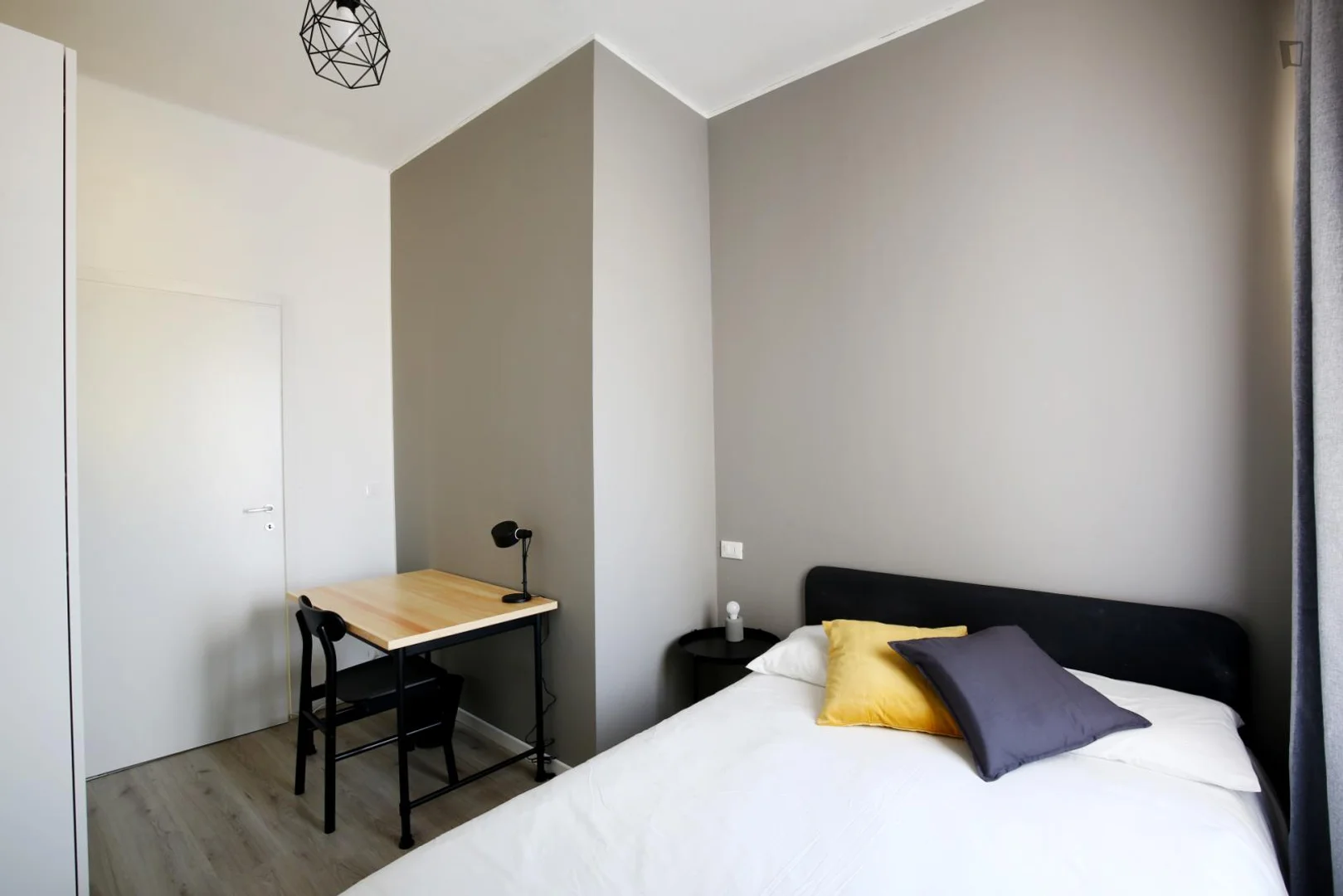 Studentenfreundliches Zimmer in mit modernen Annehmlichkeiten