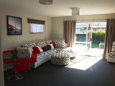 Alquiler de habitación compartida muy luminosa en Auckland