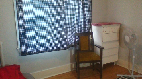 Room for rent with double bed Winnipeg