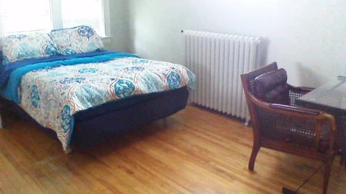 Room for rent with double bed Winnipeg