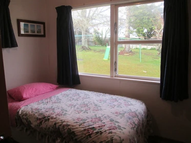 Cheap private room in Auckland