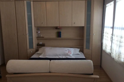 Pokój do wynajęcia z podwójnym łóżkiem w Lausanne
