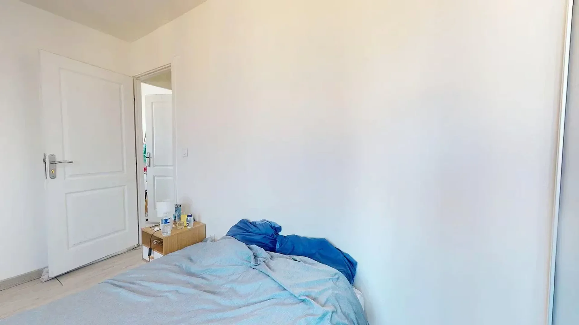 Bright and airy student room with easy university access in 