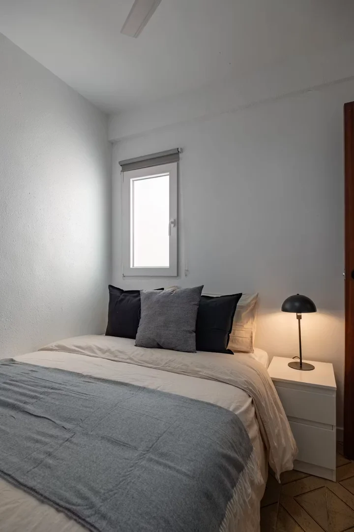 'de öğrenci dairesinde, tamamen mobilyalı kiralık oda