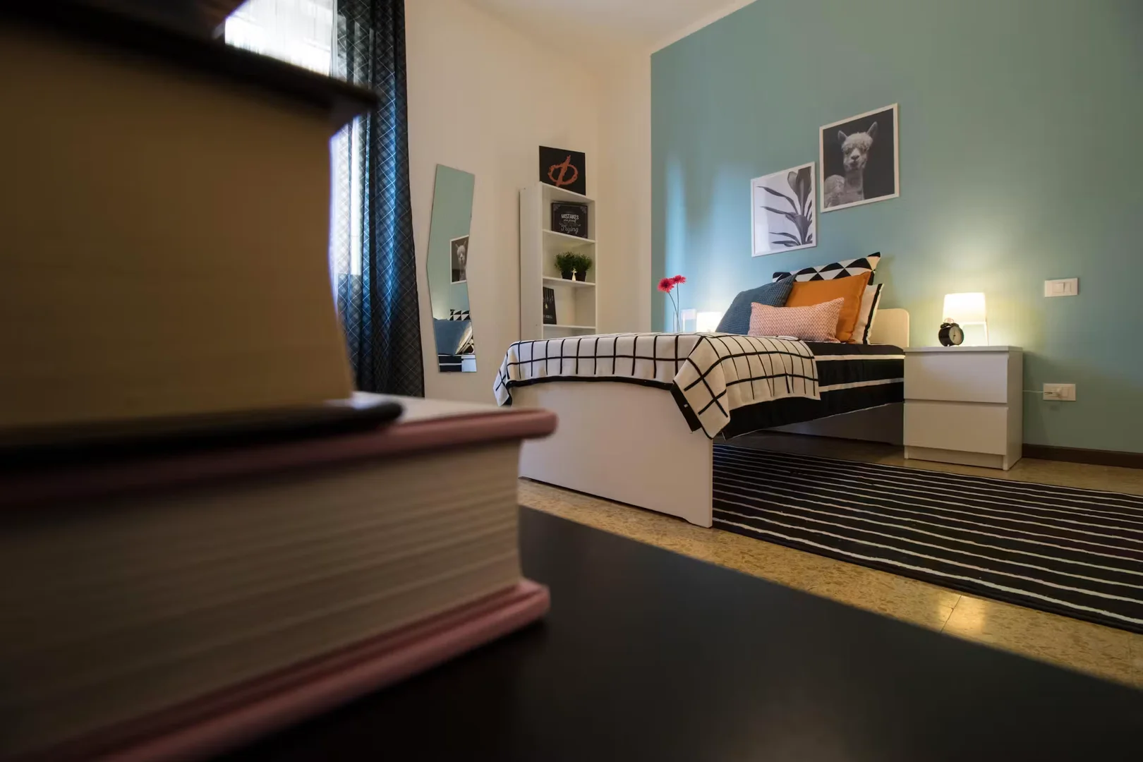 Bezahlbares Zimmer für Studenten mit ausreichender Beleuchtung in
