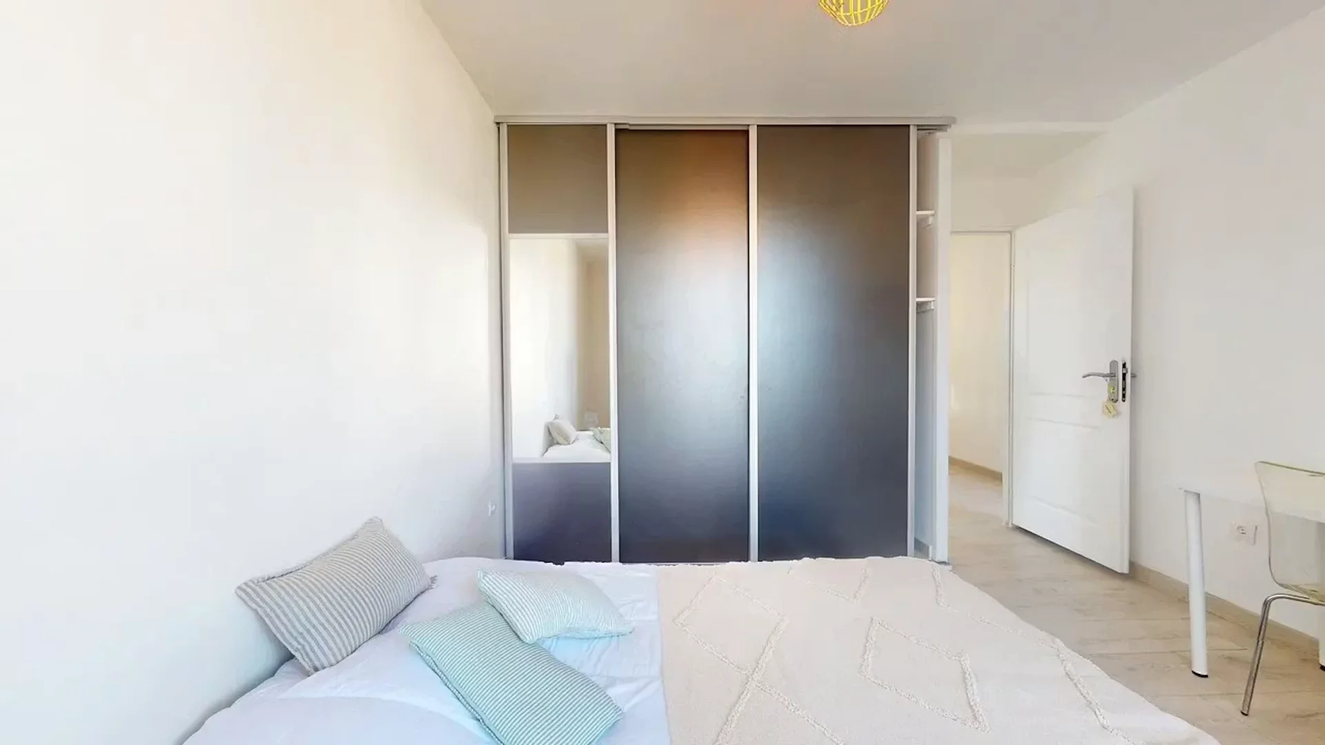 Chambre à louer dans un appartement d'étudiant à , entièrement meublée