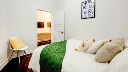 Private room at Avenue Joly, image 1 of 10