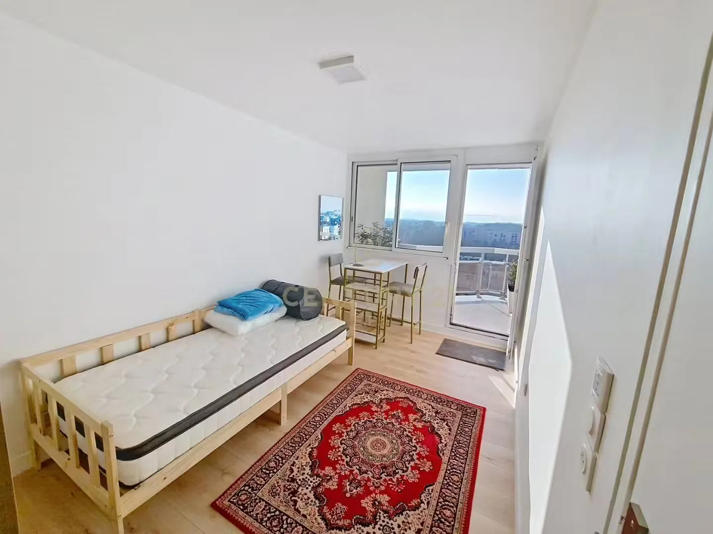 Room for rent in student apartment in , fully furnished